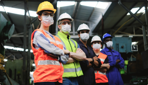 Trabajadores mirando al frente